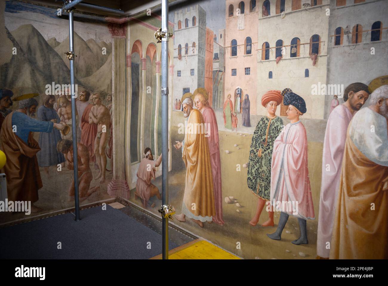 Restaurierungsarbeiten an den berühmten Fresken der Branacci-Kapelle in Florenz im Gange. Kleine, zeitlich begrenzte Führungen erlaubt inmitten des Gerüsts Stockfoto