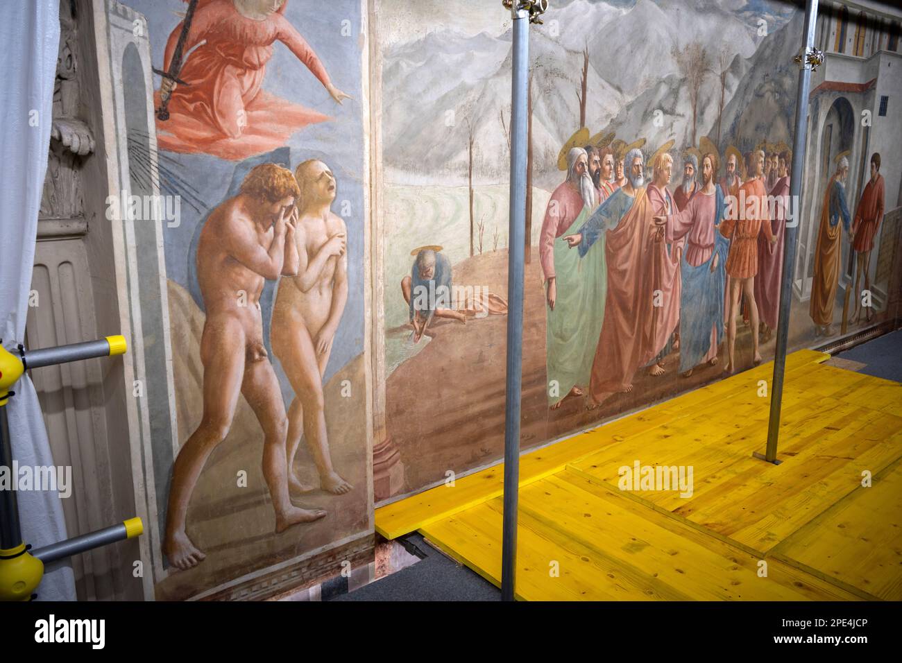 Restaurierungsarbeiten an den berühmten Fresken der Branacci-Kapelle in Florenz im Gange. Kleine, zeitlich begrenzte Führungen erlaubt inmitten des Gerüsts Stockfoto