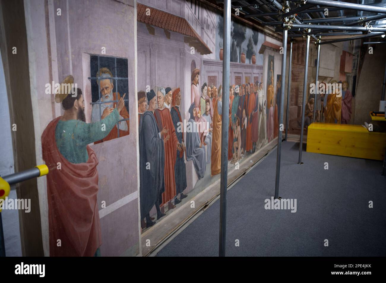 Restaurierungsarbeiten an den berühmten Fresken der Branacci-Kapelle in Florenz im Gange. Kleine, zeitlich begrenzte Führungen erlaubt inmitten des Gerüsts Stockfoto