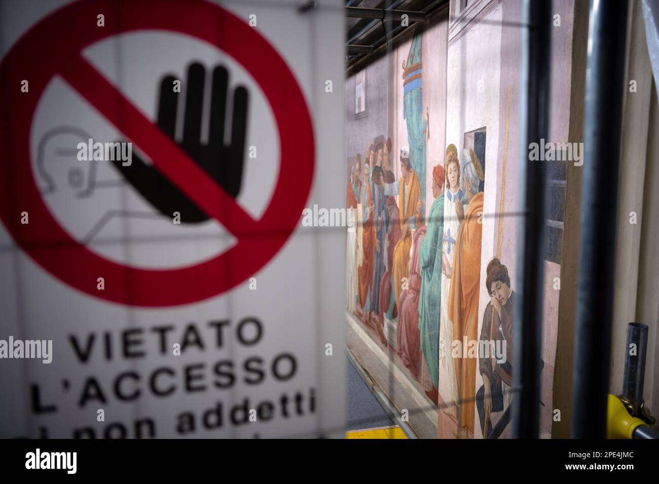 Restaurierungsarbeiten an den berühmten Fresken der Branacci-Kapelle in Florenz im Gange. Kleine, zeitlich begrenzte Führungen erlaubt inmitten des Gerüsts Stockfoto