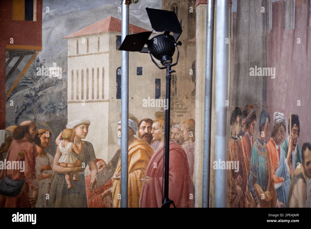 Restaurierungsarbeiten an den berühmten Fresken der Branacci-Kapelle in Florenz im Gange. Kleine, zeitlich begrenzte Führungen erlaubt inmitten des Gerüsts Stockfoto