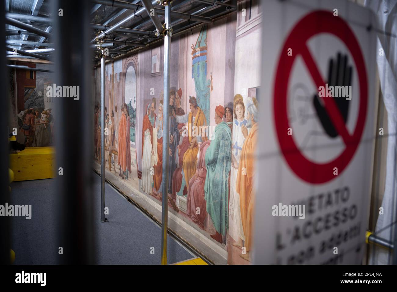 Restaurierungsarbeiten an den berühmten Fresken der Branacci-Kapelle in Florenz im Gange. Kleine, zeitlich begrenzte Führungen erlaubt inmitten des Gerüsts Stockfoto