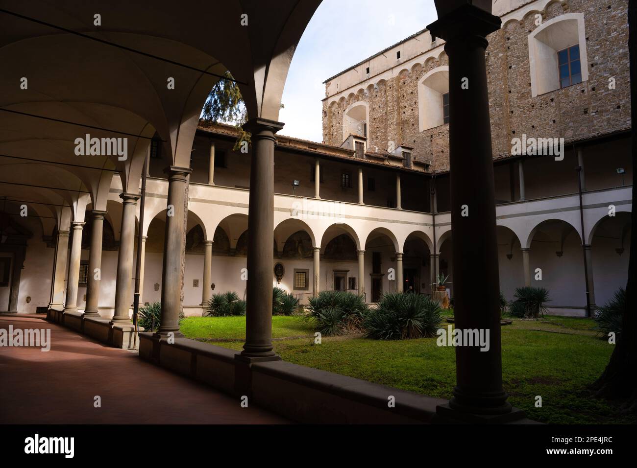 Restaurierungsarbeiten an den berühmten Fresken der Branacci-Kapelle in Florenz im Gange. Kleine, zeitlich begrenzte Führungen erlaubt inmitten des Gerüsts Stockfoto