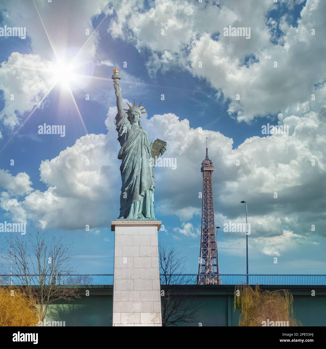 Freiheitsstatue an der grenelle brücke Fotos