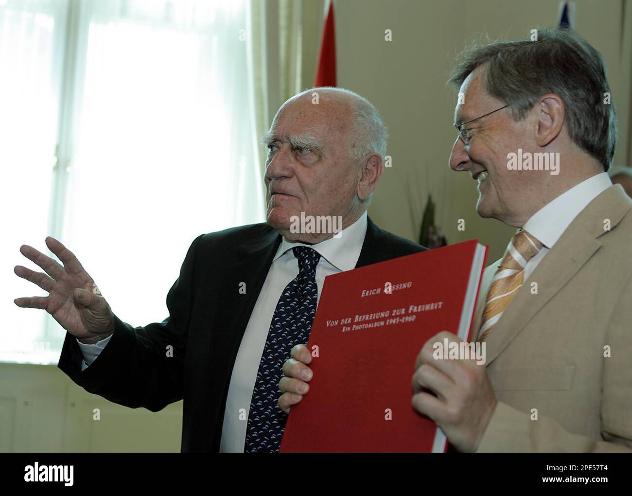 Bundeskanzler Wolfgang Schuessel praesentiert am Mittwoch, 25. Mai 2005