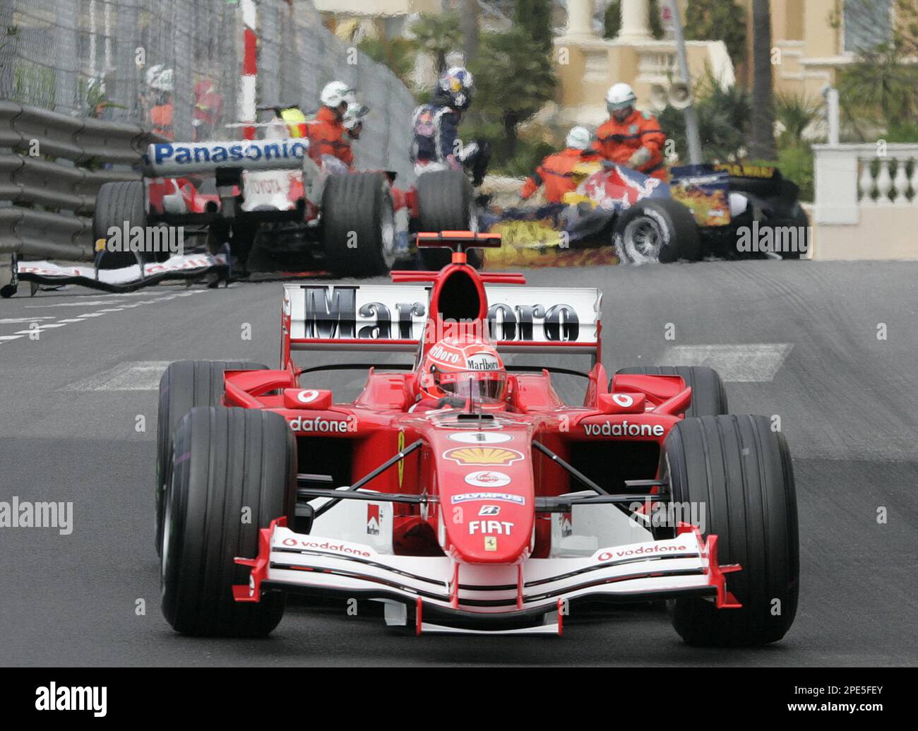 Michael Schumacher of Germany steers his Ferrari past the damaged Red Bull car of British driver David Coulthard during free practice for the Monaco Formula 1 Grand Prix, Saturday, May 21, 2005. (AP Photo/Luca Bruno) Stockfoto