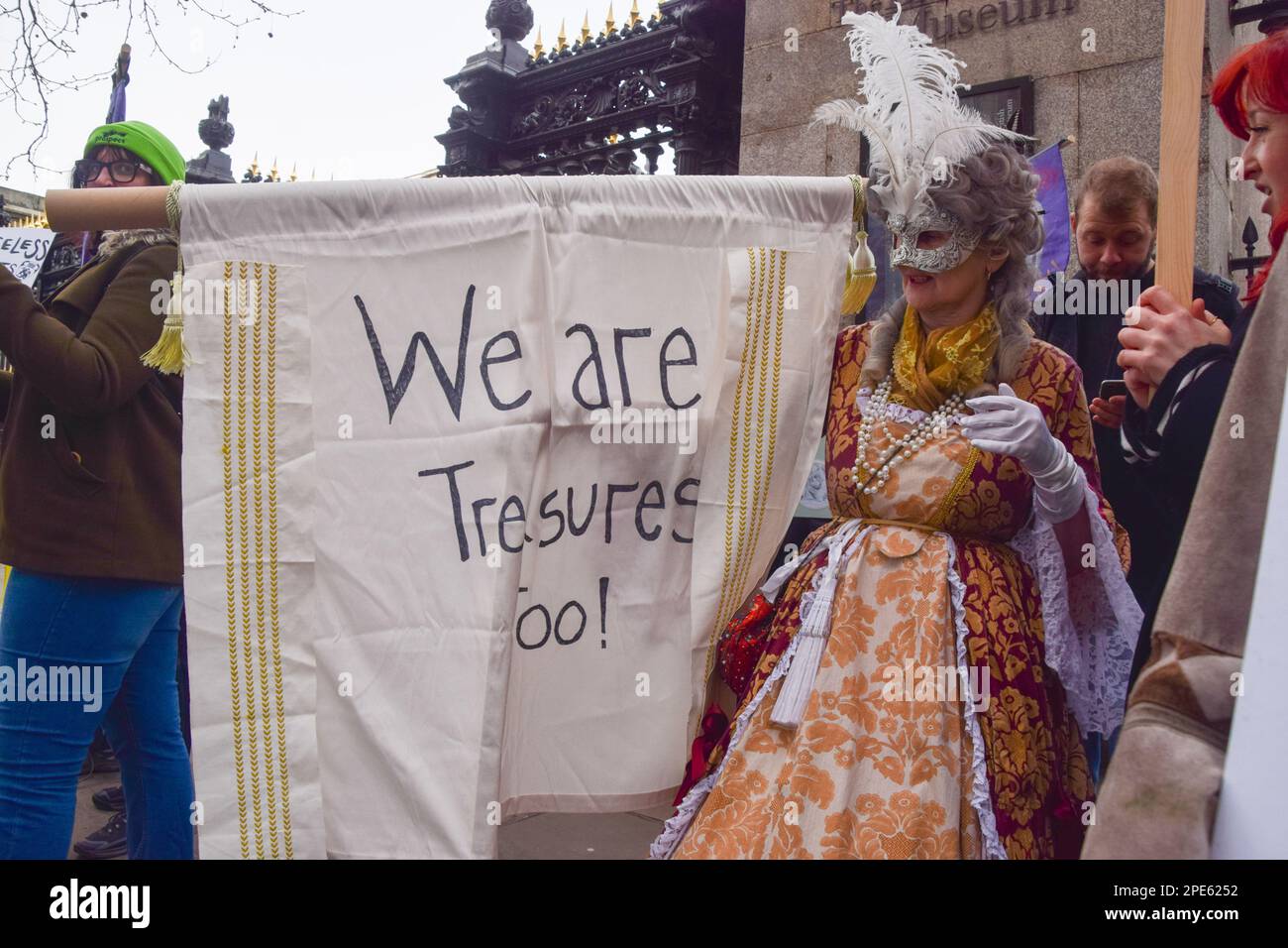 London, Großbritannien. 15. März 2023 Vor dem Britischen Museum ist ein Streik der Union geplant, während die Arbeiter am Budget Day streiken und eine faire Bezahlung fordern. Verschiedene Gewerkschaften in mehreren Branchen haben im gesamten Vereinigten Königreich Walkouts durchgeführt. Kredit: Vuk Valcic/Alamy Live News Stockfoto