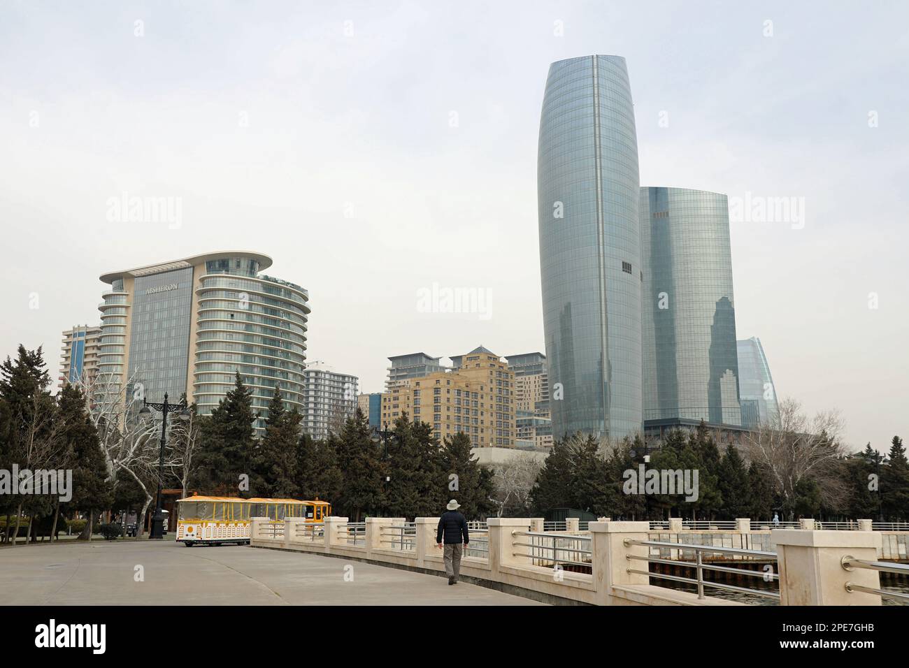 Crescent City am Ufer von Baku Stockfoto