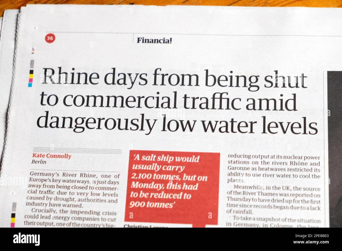 „Rhine Days from be shut to Commercial Traffic inmitten von gefährlich niedrigen Wasserständen“, Finanzartikel der Zeitung Guardian im 6. August 2022 in Großbritannien Stockfoto