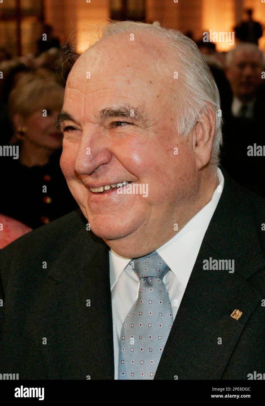 Alt-Bundeskanzler Helmut Kohl lacht vor Beginn der Feierlichkeiten