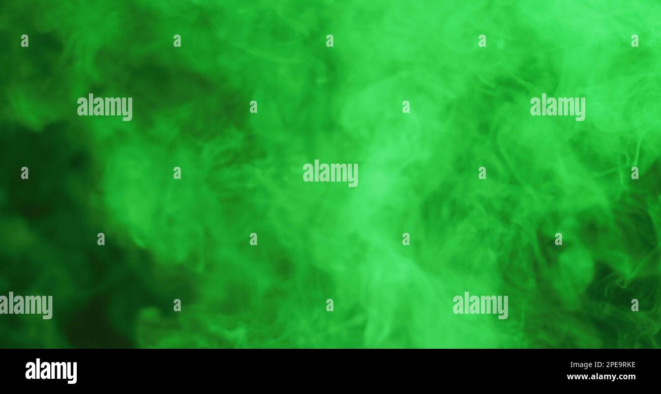 Nahaufnahme von grünen Rauchwolken mit Hintergrund des Kopierraums Stockfoto
