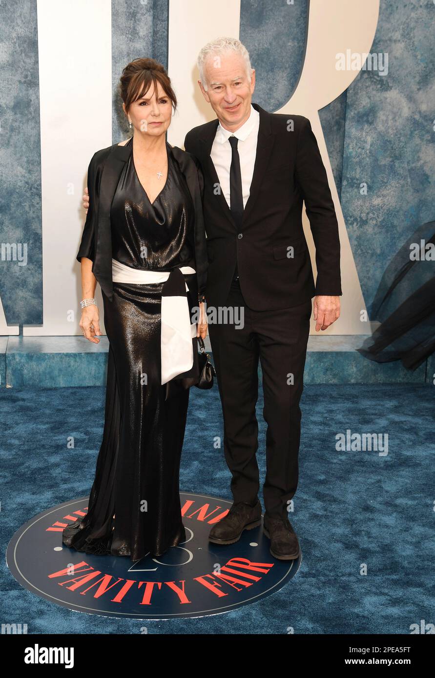 BEVERLY HILLS, KALIFORNIEN - 12. MÄRZ: (L-R) Patty Smyth und John McEnroe nehmen an der Vanity Fair Oscar Party 2023 Teil, die von Radhika Jones in Wallis Ann veranstaltet wird Stockfoto