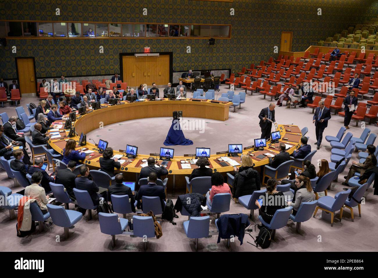 (230315) -- VEREINTE NATIONEN, 15. März 2023 (Xinhua) -- der Sicherheitsrat der Vereinten Nationen hält am 15. März 2023 im UN-Hauptquartier in New York eine Sitzung über den Jemen ab. Der UN-Sondergesandte für den Jemen Hans Grundberg rief am Mittwoch zu Bemühungen um einen landesweiten Waffenstillstand und eine nachhaltige politische Lösung des Konflikts auf. (Manuel Elias/UN Foto/Handout über Xinhua) Stockfoto