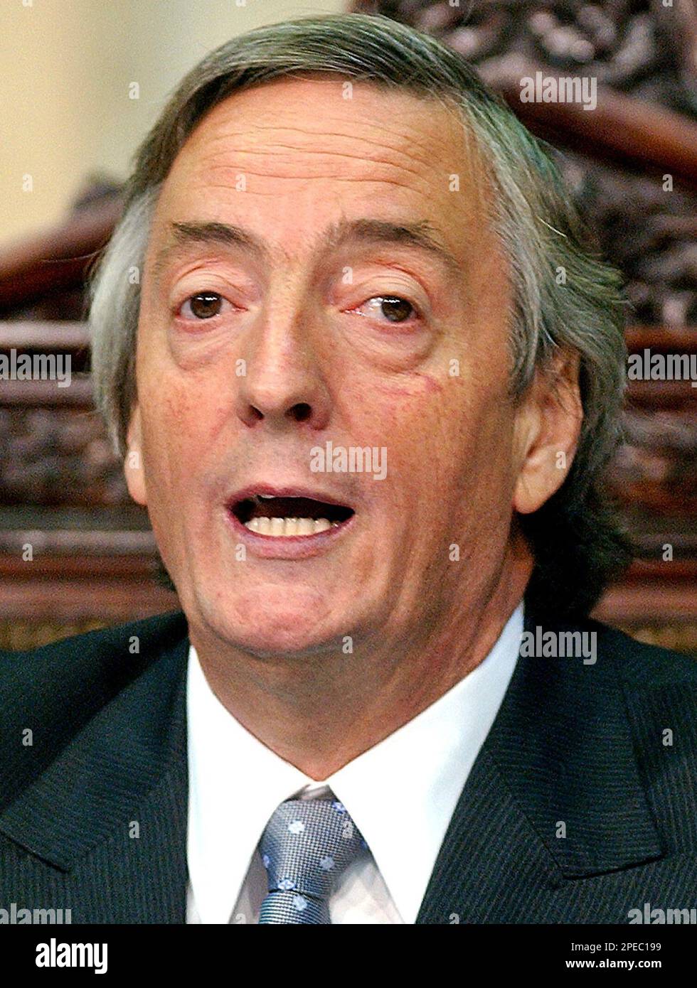 Argentina's President Nestor Kirchner speaks during his annual address to Congress on Tuesday, March 1, 2005. Kirchner declared a gigantic global debt swap as a success, telling Congress the Argentina's record US$103 billion default has been surmounted. (AP Photo/Daniel Luna) **EFE OUT** Stockfoto