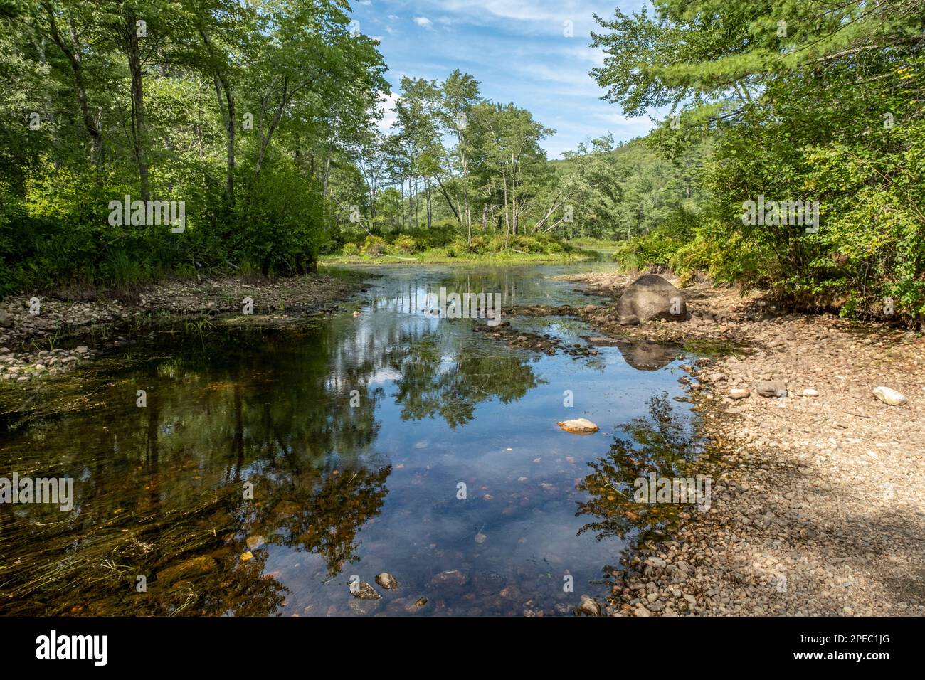 Der Tully River während der Dürre im Sommer 2022, Royalston, Massachusetts Stockfoto