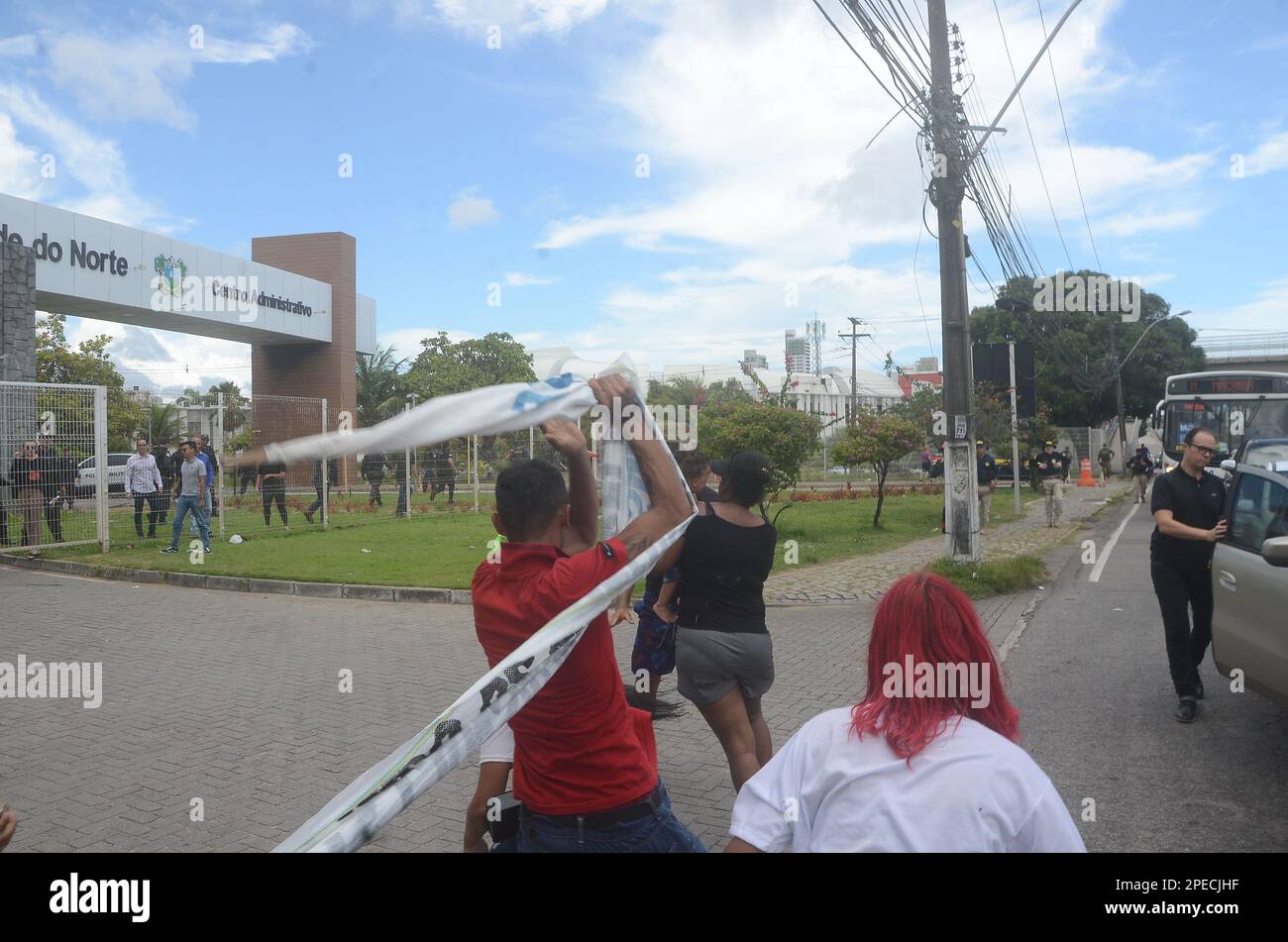 15. März 2023, Natal, Rio Grande do Norte, Brasilien: (INT) Gouverneur Bezerra trifft sich mit Teams für öffentliche Sicherheit, da die Verwirrung in Natal zunimmt. 15. März 2023, Natal, Rio Grande do Norte, Brasilien: Protest gegen BR 101 endet in Verwirrung, da Gouverneur Fatima Bezerra mit Teams für öffentliche Sicherheit zusammentrifft.Kredit: Jose Aldenir/Thenews2 (Kredit: © Jose Aldenir/TheNEWS2 via ZUMA Press Wire) NUR REDAKTIONELLE VERWENDUNG! Nicht für den kommerziellen GEBRAUCH! Stockfoto