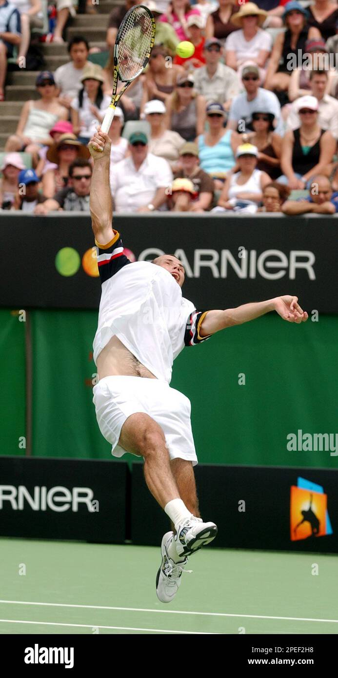 Radek Stepanek,of the Czech Republic, leaps for return during his third round loss to Guillermo Canas of Argentina, 12th seed, at the Australian Open at Melbourne Park, Melbourne, Australia, Saturday, Jan. 22, 2005. Canas won the match, 6-1, 6-2, 6-2. (AP Photo/Rick Rycroft) Stockfoto