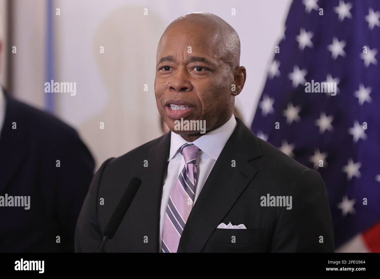 Stewart Hotel, New York, USA, 15. März 2023 - Bürgermeister Eric Adams und die Brodsky-Familie präsentieren „Remarks at Event“, die den Bedarf an Spenden für Asylbewerber im Stewart Hotel Ballroom in New York City unterstreichen. Foto: Luiz Rampelotto/EuropaNewswire Stockfoto