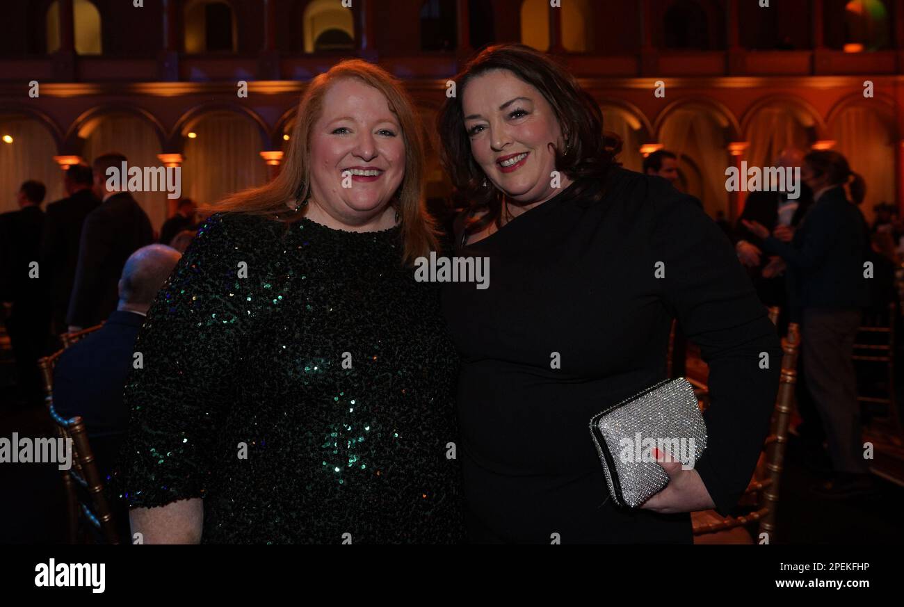 L-R Alliance Party Leader Naomi Long und Tina McKenzie auf der Ireland Funds 31. National Gala im National Building Museum in Washington, DC, während des Besuchs des Taoiseach in den USA zum St. Patrick's Day. Bilddatum: Mittwoch, 15. März 2023. Stockfoto