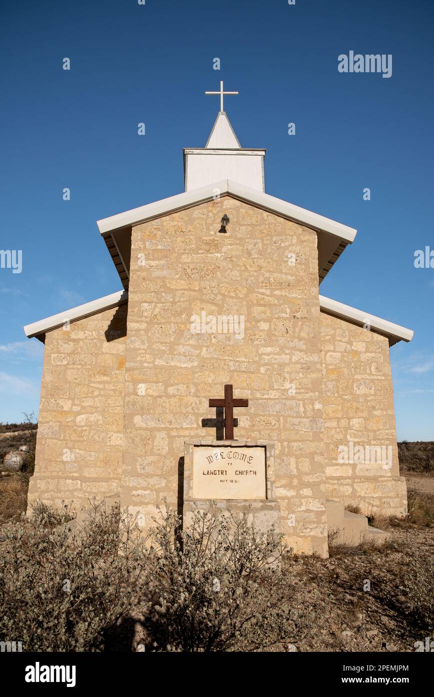 Die Langtry-Kirche aus Stein in der Wüste in Langtry, Texas. Stockfoto