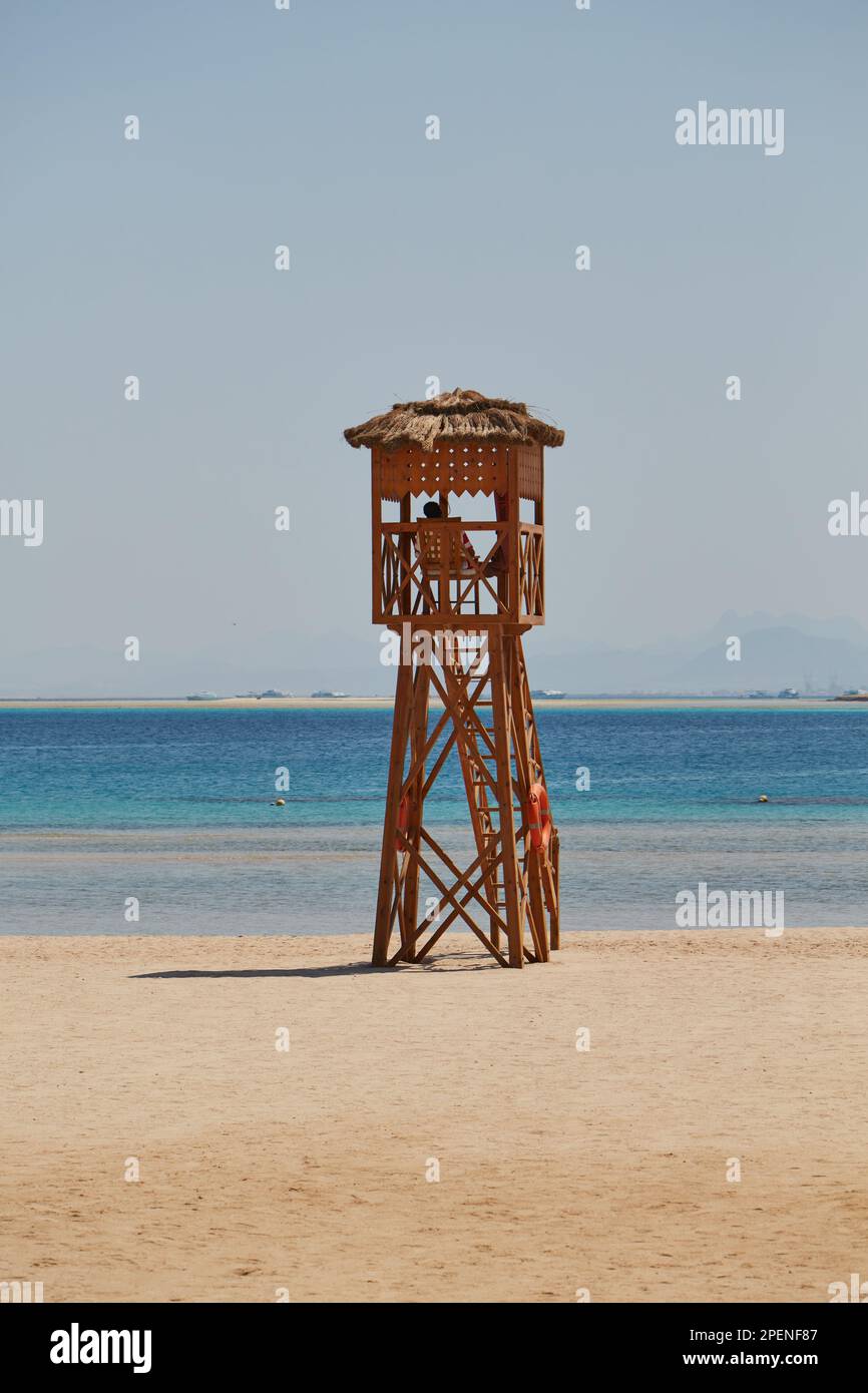 Soma Bay, Ägypten - Rettungsschwimmturm am Strand Stockfoto
