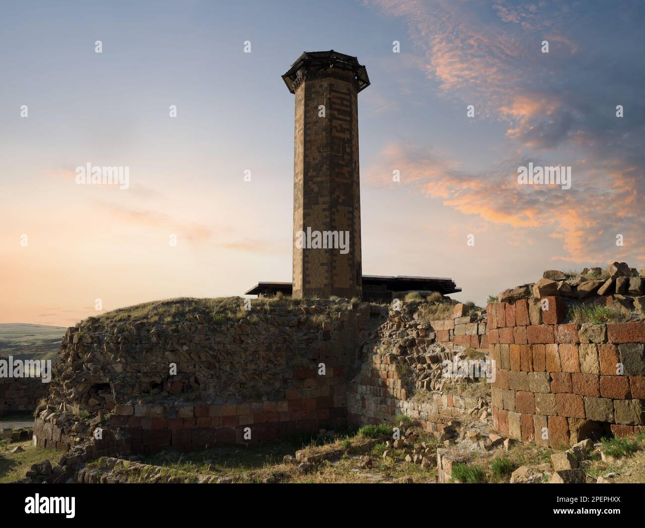 Die historische Kirche Saint Gregory of Abumarents bei Sonnenaufgang. Die antike Stadt Ani, die zum UNESCO-Weltkulturerbe gehört. Kars Provinz, Türkei Stockfoto