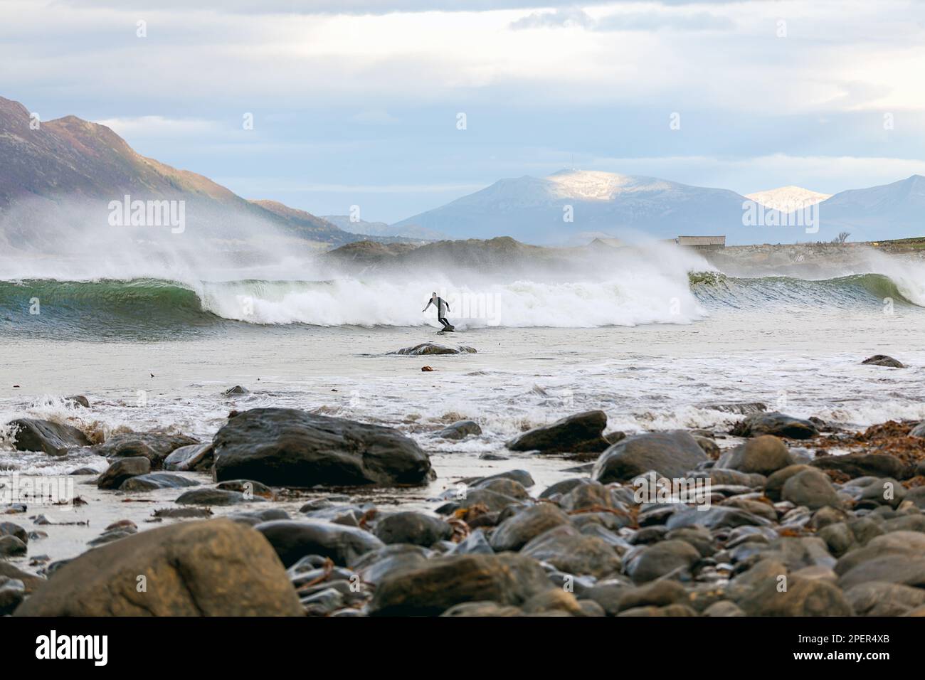 Wavesurfing Ulstein, Norwegen Stockfoto