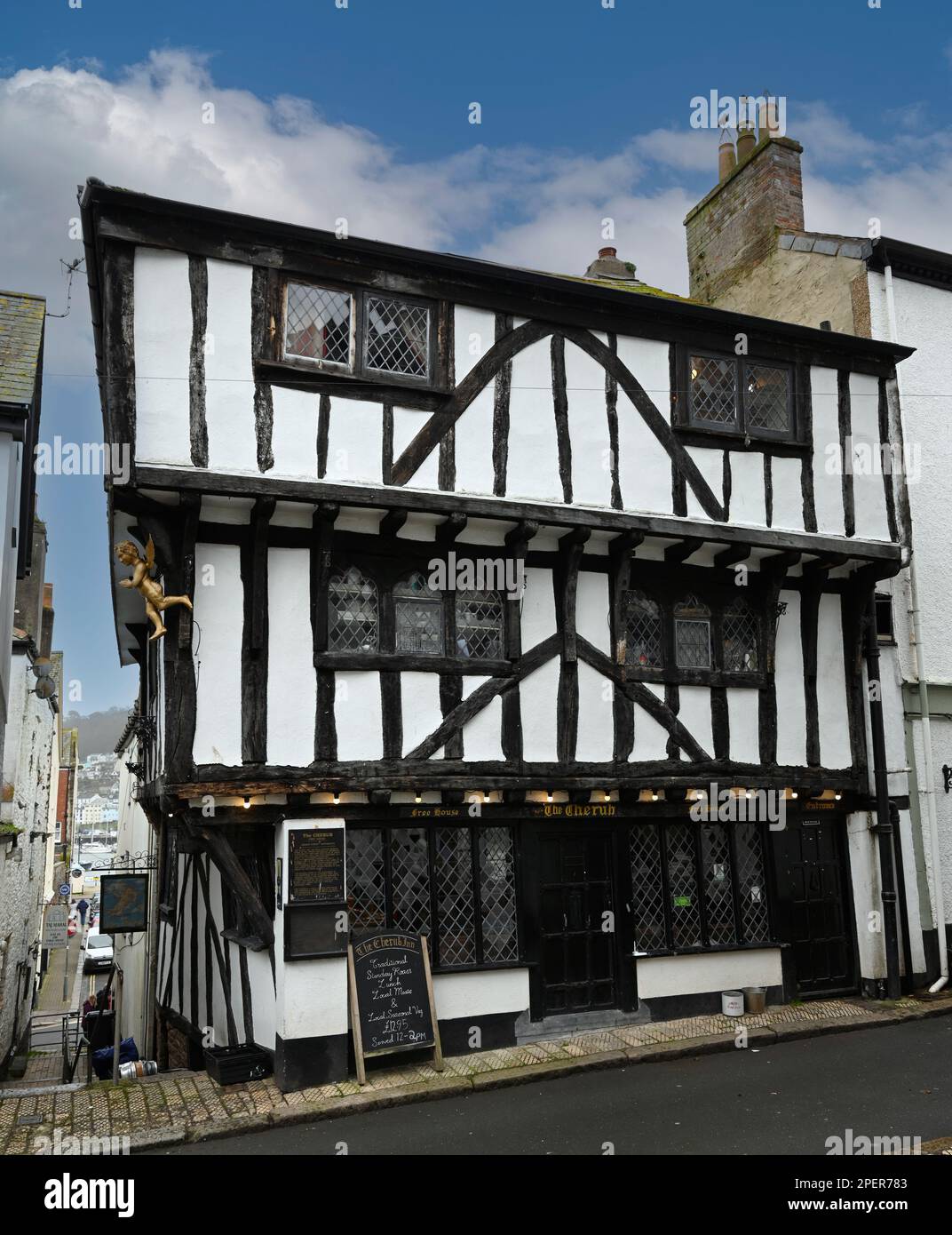 The Cherub Inn - öffentliches Haus - 13 Higher Street, Dartmouth, Devon, England, Großbritannien - Pub und Restaurant aus dem 14. Jahrhundert. Stockfoto