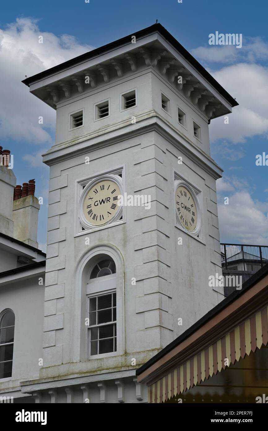 Uhrenturm am Bahnhof Kingswear, Dartmouth, Devon, England, Großbritannien Stockfoto