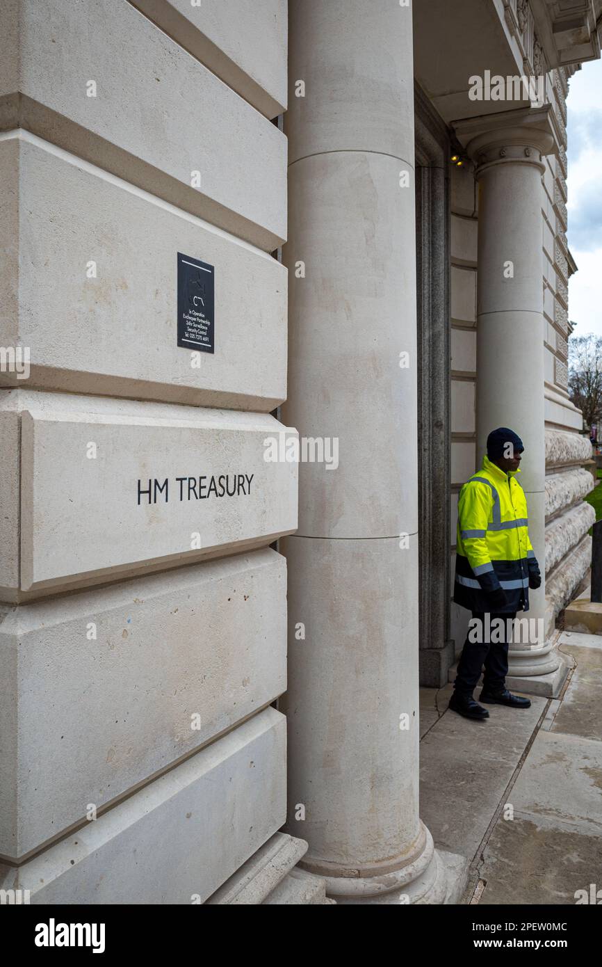 HM Treasury Office in Horse Guards Rd, Westminster, London, UK. Das Finanzministerium kontrolliert und koordiniert die Ausgaben der britischen Regierung Stockfoto