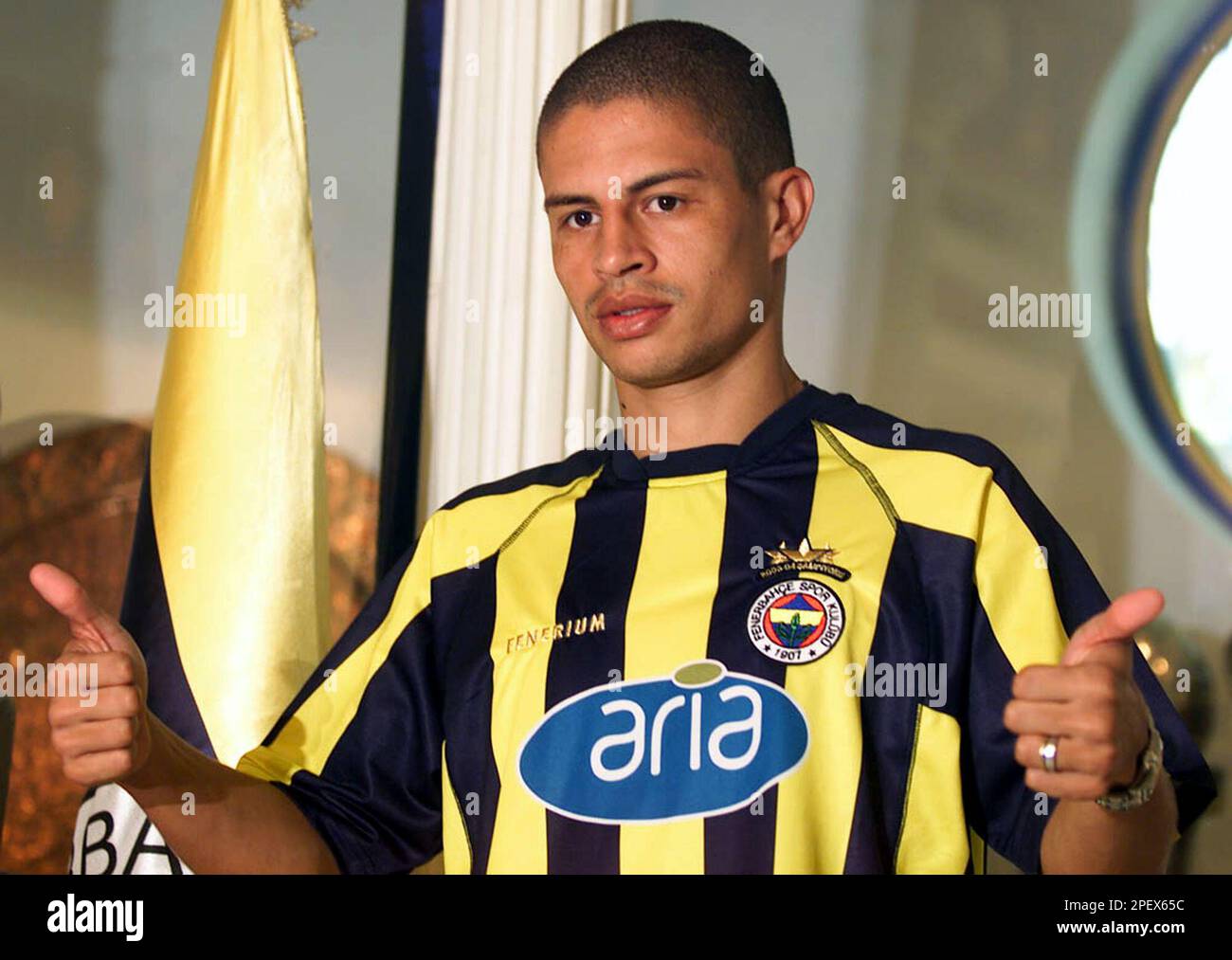 It uslubidagi yubkalardagi chiroyli supermodellar