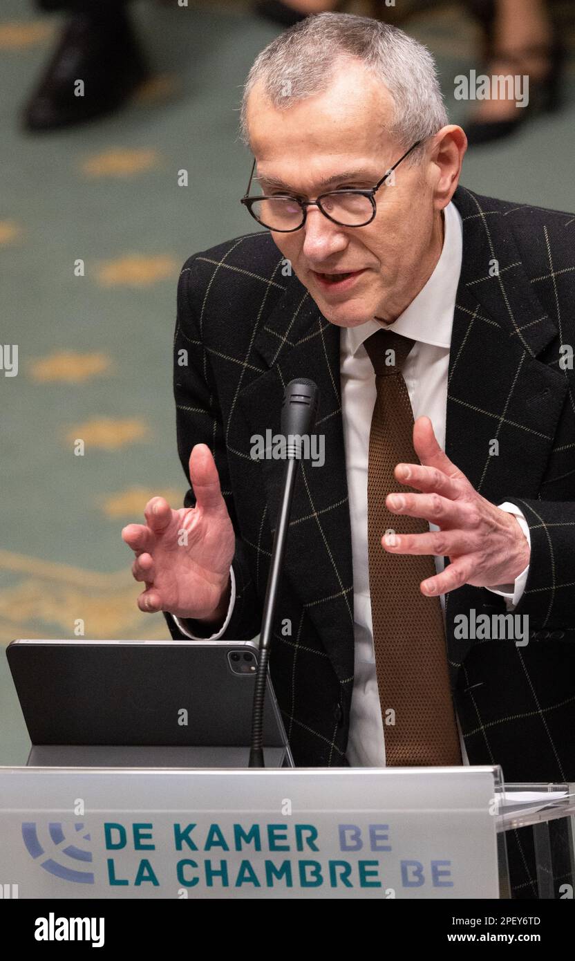 Der stellvertretende Ministerpräsident und Minister für öffentliche Gesundheit und Soziales Frank Vandenbroucke nahm am Donnerstag, den 16. März 2023, auf einer Plenarsitzung der Kammer im Bundesparlament in Brüssel das Bild. BELGA FOTO BENOIT DOPPPAGNE Stockfoto