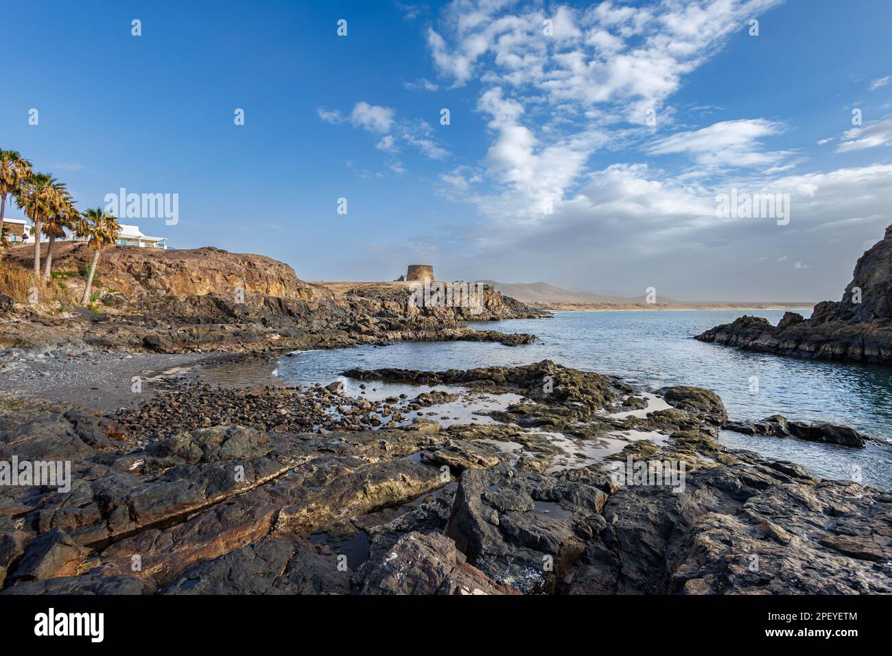 El Cotillo Fischereihafen in einer romantischen Bucht auf der Insel Fuerteventura auf den Kanarischen Inseln Stockfoto