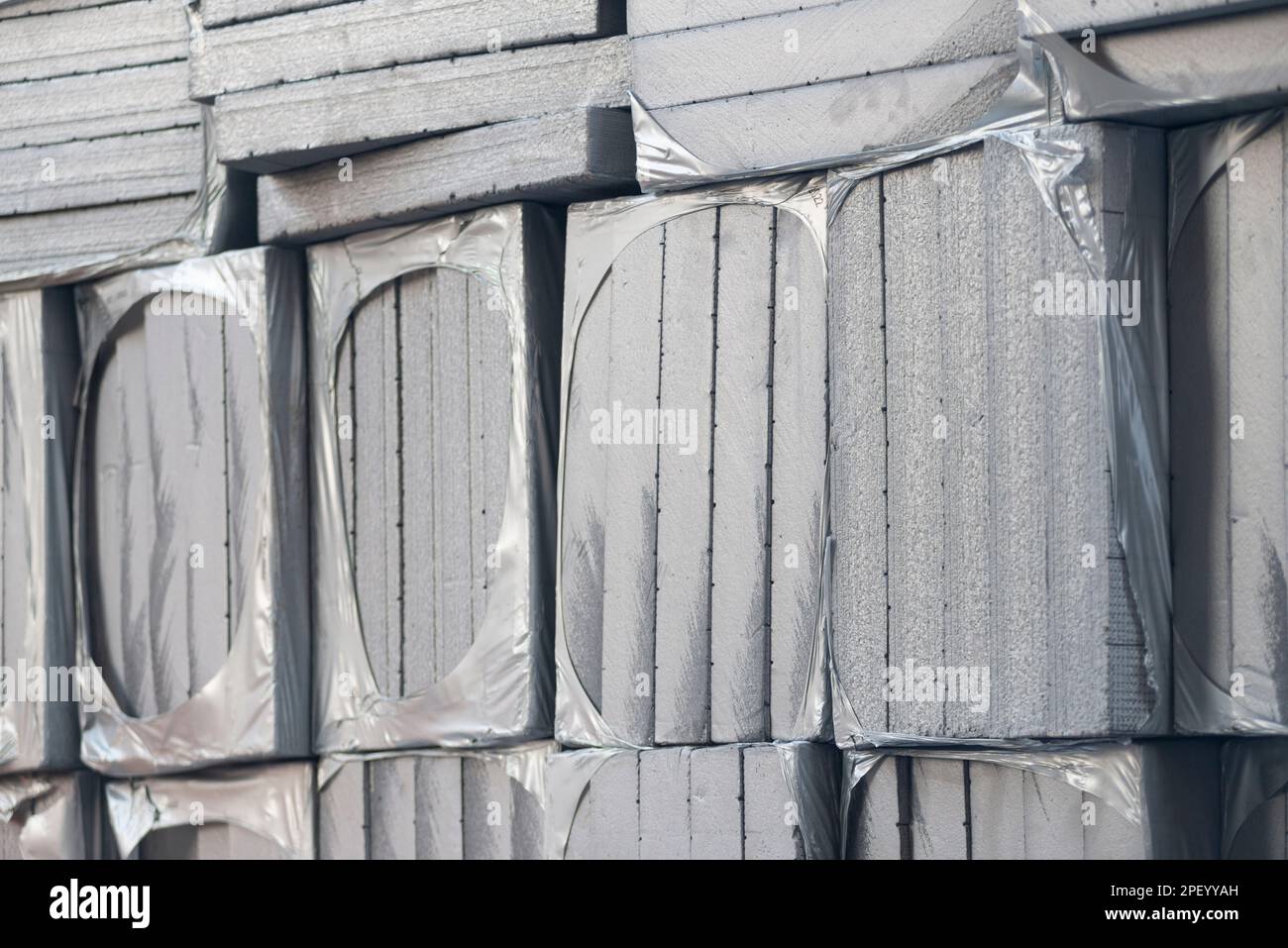 Isolierplatten-Polystyrol-Packs auf der Baustelle Stockfoto