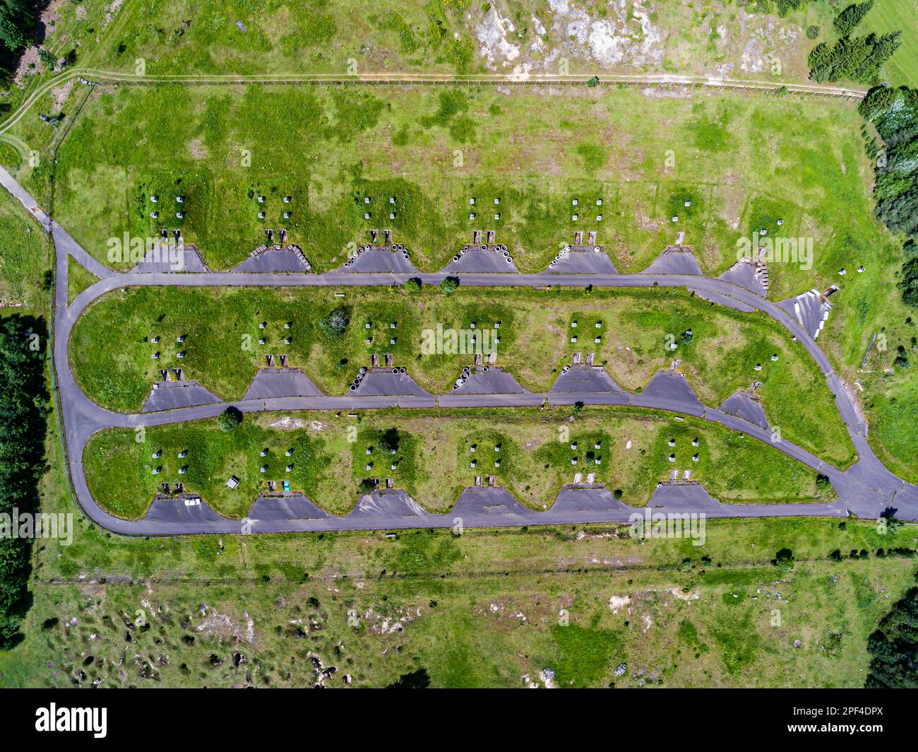 Ehemaliges Munitionsdepot Breithuelen in der Nähe des ehemaligen militärischen Ausbildungsgebiets Muensingen, Munitionsbunker der französischen Streitkräfte, Schelklingen Stockfoto