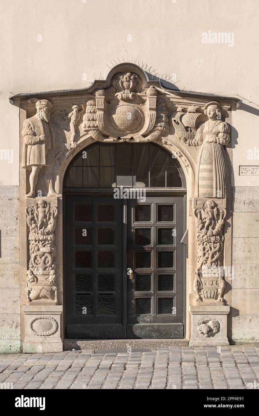 Historisches Eingangsportal von 1910, Industrie- und Handwerkskammer, Nürnberg, Mittelfrankreich, Bayern, Deutschland Stockfoto