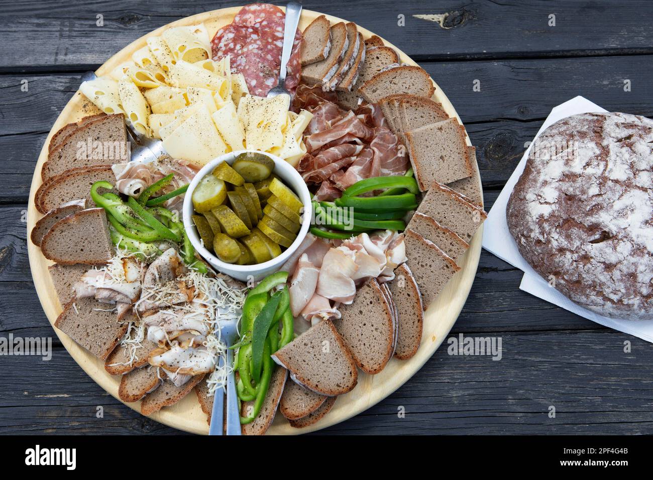 Rustikale Bauernteller, traditionelle Speisen, Kärnten, Österreich Stockfoto