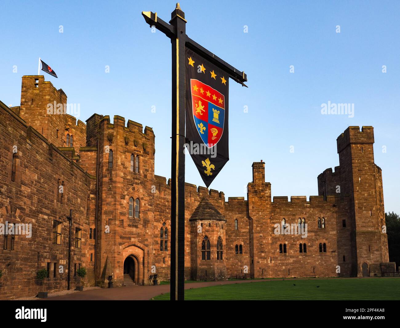 Blick auf die Burg Peckforton Stockfoto