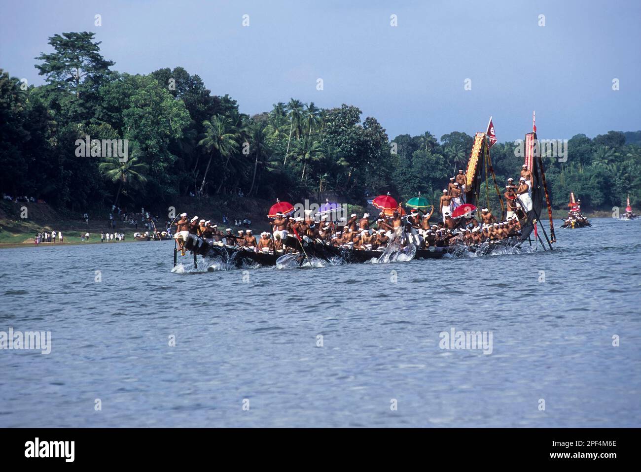 Aranmula Vallamkali Festival oder Snake Boat Race, das während des Onam Festivals auf dem Pampa River in Aranmula, Kerala, Indien, Asien stattfindet Stockfoto