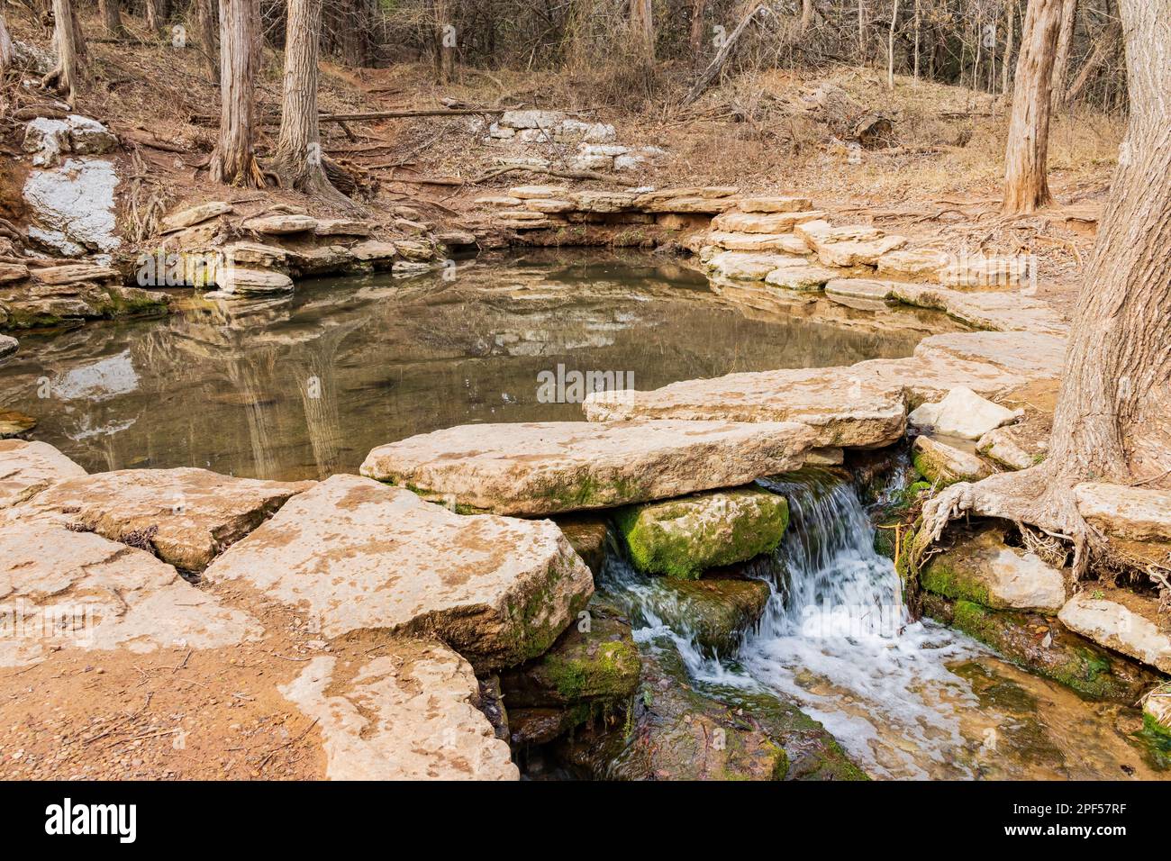 Sonniger Blick auf die Big Spring Landschaft des Roman Nose State Park in Oklahoma Stockfoto