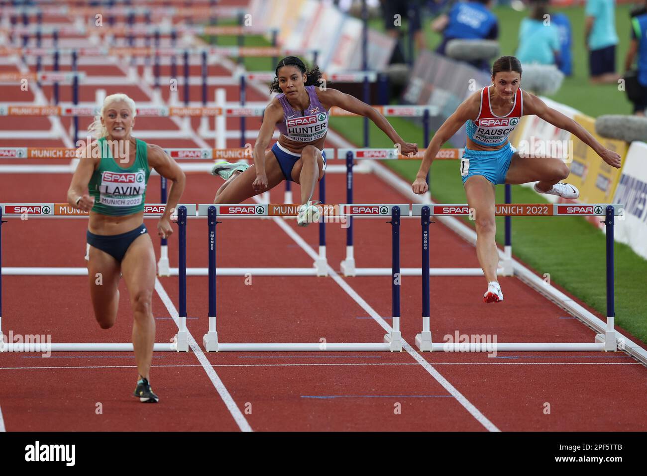 Jessica HUNTER & Victoria RAUSCH im Halbfinale der 100m Hürden bei der europäischen Leichtathletikmeisterschaft 2022 Stockfoto