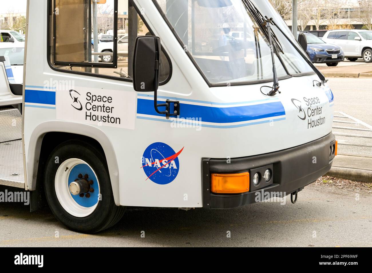 Houston, Texas, USA - Februar 2023: Vor einem Landzug, der Besucher durch das NASA-Gelände im Houston Space Center führt Stockfoto