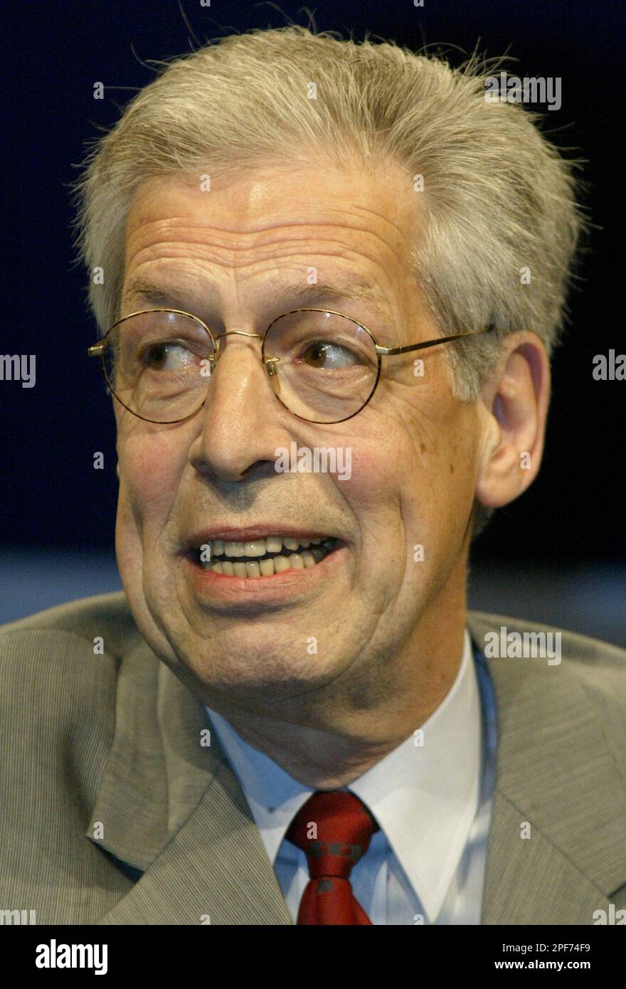 Der Bremer Buergermeister Henning Scherf (SPD) beim FDP-Bundesparteitag ...