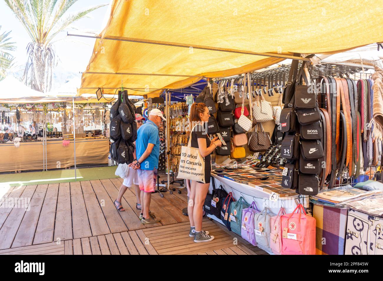 Happy Market Stalls an der Strandpromenade, Calle Francisco Andrade Fumero, Playa de las Américas, Teneriffa, Kanarische Inseln, Königreich Spanien Stockfoto