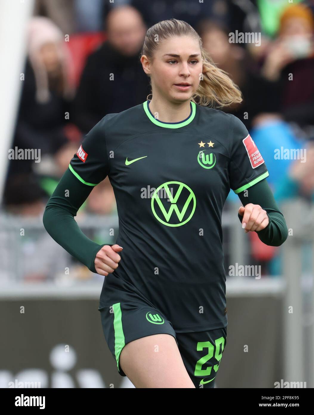 Jule Brand (Wolfsburg), Leverkusen, Deutschland 12.03.2023, Women's Flyeralarm Bundesliga, Spieltag 14, Bayer 04 Leverkusen - VfL Wolfsburg Stockfoto