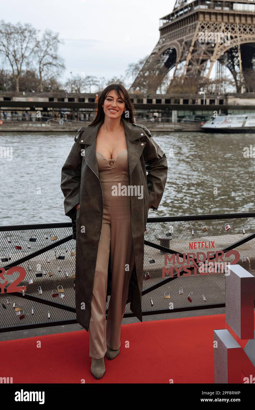 Former Miss France Rachel Legrain-Trapani poses for photographers at the premiere of the Netflix movie "MurderMystery 2," at Pont Debilly, in Paris, Thursday, March 16, 2023. (AP Photo/Lewis Joly) Stockfoto