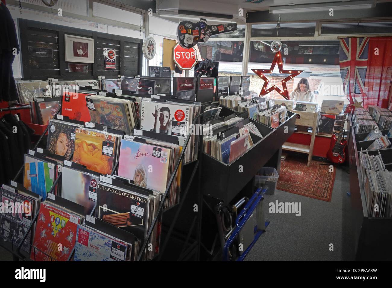 Im Independent Music & Vinyl Shop, Record Corner, Pound Lane, (bei High St), Godalming, Surrey, England, GU7 1BX Stockfoto