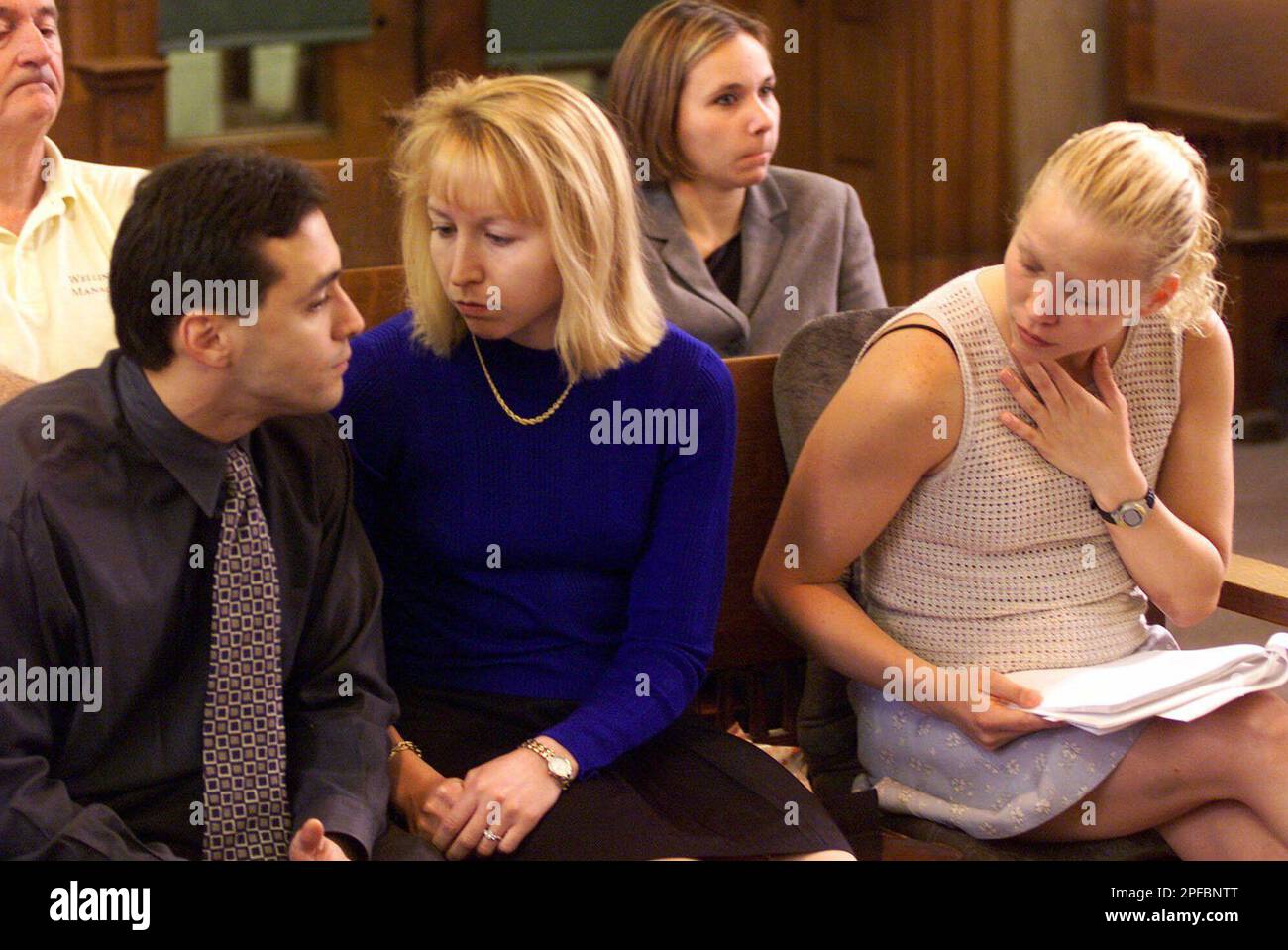 The children of Dr. Dirk Greineder and Mabel Greineder, from left, son, Colin, daughters Kirsten, and Britt Greineder, are seen during Dr. Greineder's trial in Norfolk Superior Court in Dedham, Mass., Wednesday, June 6, 2001. Greineder is charged in the murder of his wife, Mabel, who was murdered in a park in Wellesley, Mass., in October 1999. (AP Photo/Tom Landers-Pool) Stockfoto