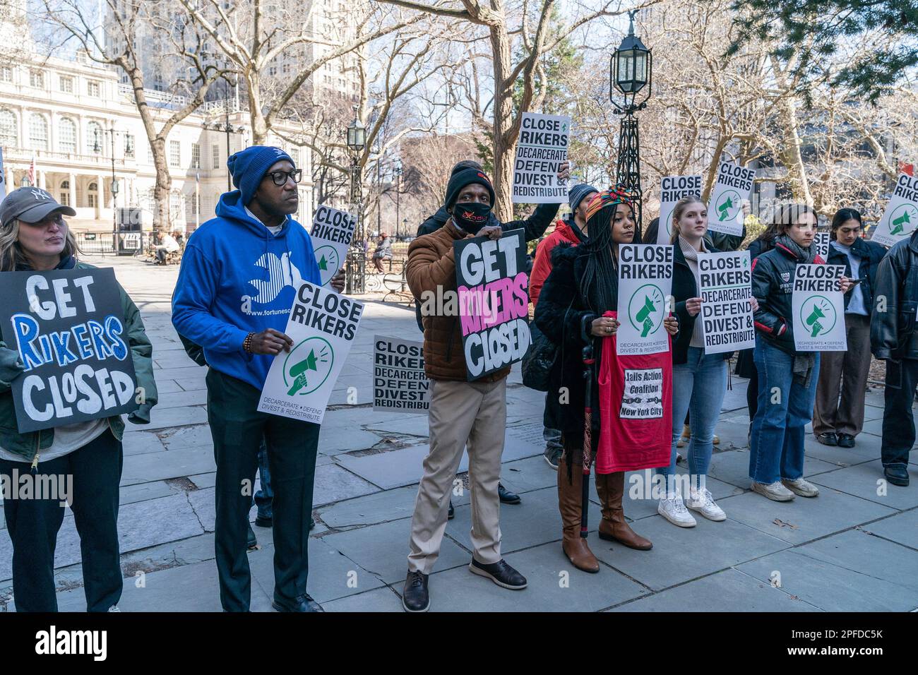 New York, USA. 16. März 2023. Gewählte Amtsträger, Anwälte halten eine Kundgebung ab, um Bürgermeister Eric Adams zu drängen, das Rikers Island Gefängnis am 16. März 2023 um 2027 Uhr im City Hall Park in New York zu schließen. (Foto: Lev Radin/Sipa USA) Guthaben: SIPA USA/Alamy Live News Stockfoto