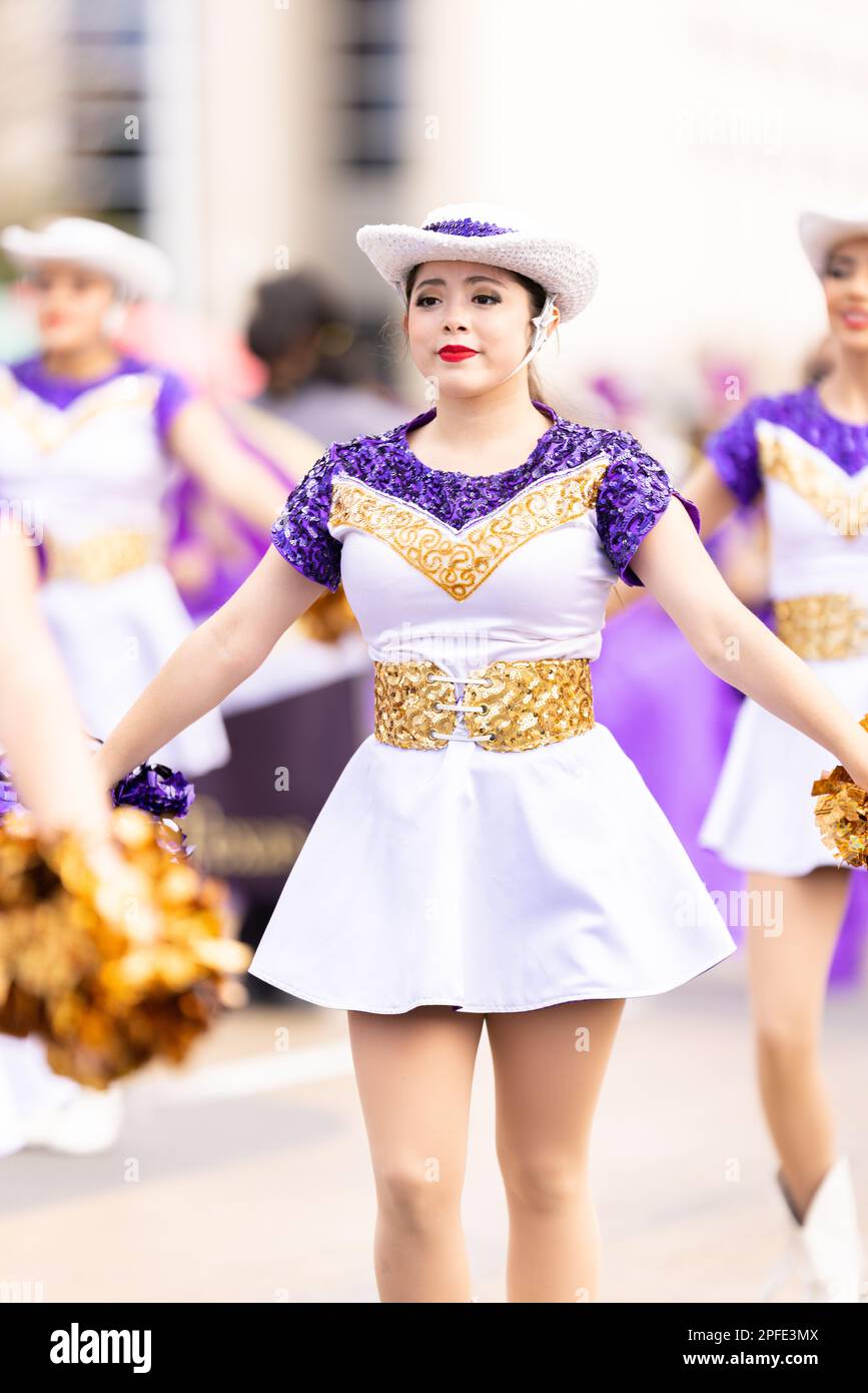 Laredo, Texas, USA - 19. Februar 2022: The Anheuser-Busch Washingtons Birthday Parade, The Johnson High School Dream Catchers Performing at the para Stockfoto